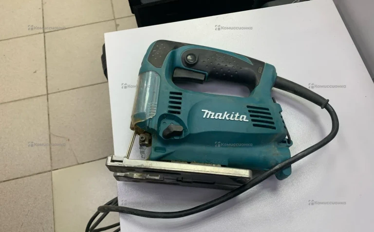Электрический лобзик Makita 4329