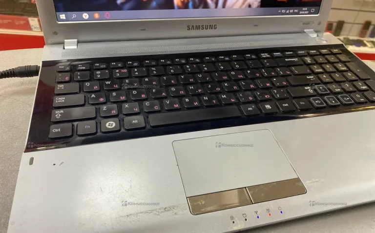 Ноутбук  Samsung RV520
