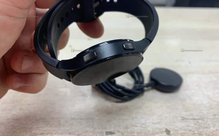 Часы  Samsung Galaxy Watch 4 44mm