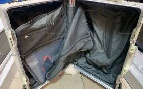 Чемодан пластиковый