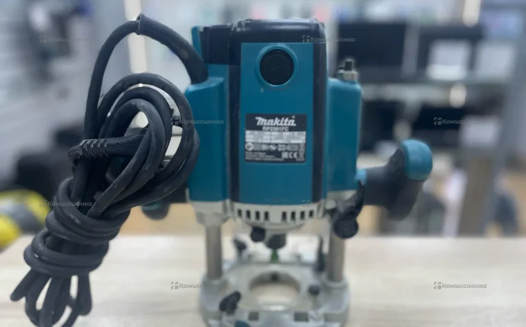 Фрезер makita RP2301FC