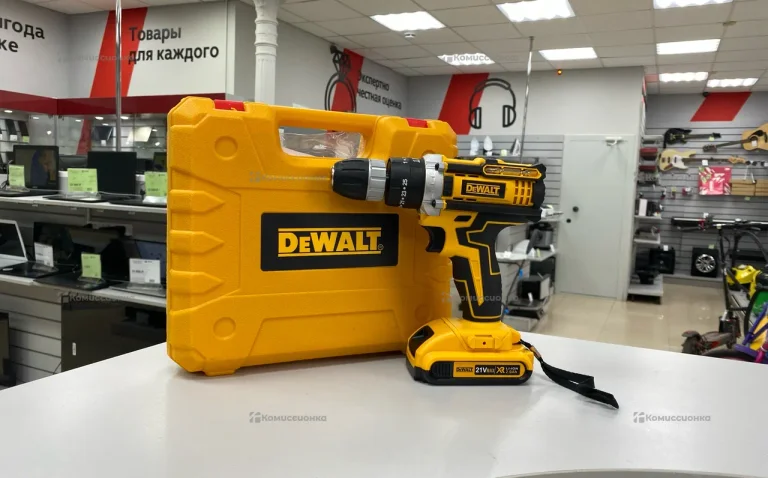 Дрель-шуруповерт Dewalt 21V