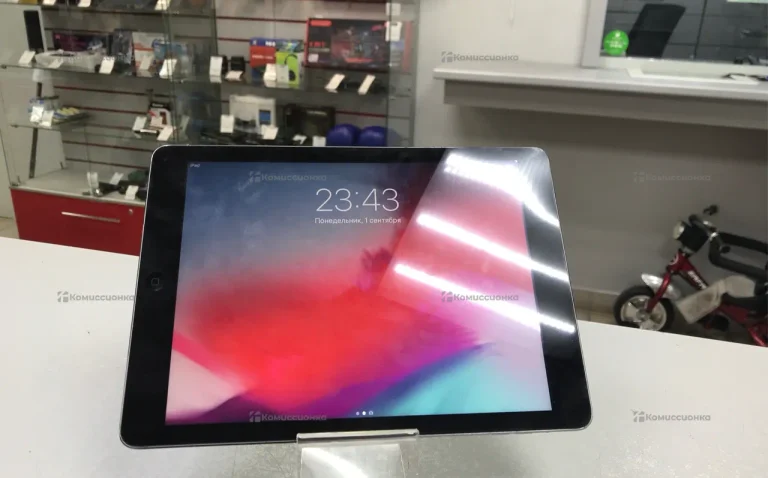 Планшет Apple iPad Air 16Gb Wi-Fi