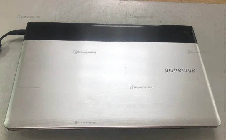Ноутбук Samsung 305E5A