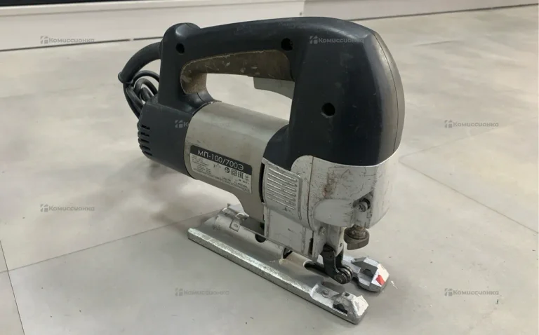 Электролобзик Интерскол МП-100/700Э