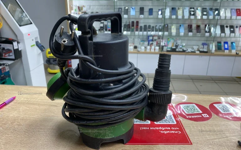 Водяной насос зеленый