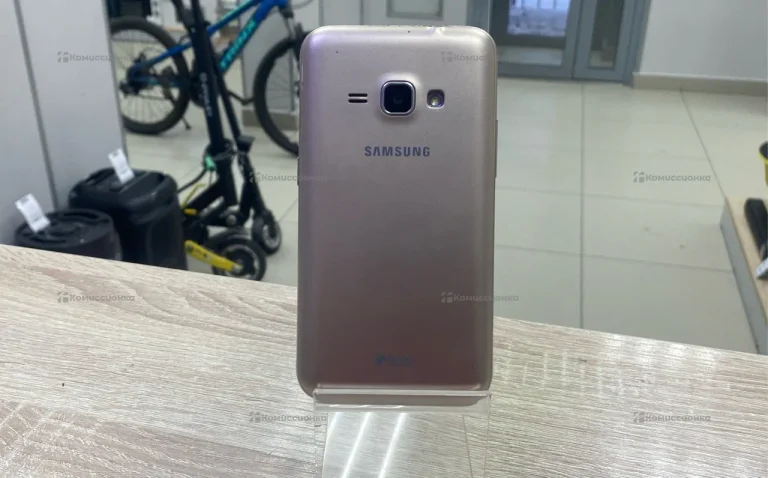 Samsung Galaxy J1 (2016) 1/8 ГБ