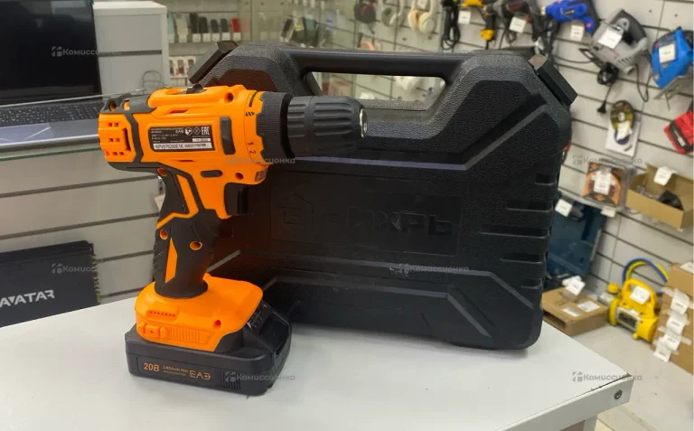 Шуруповерт вихрь