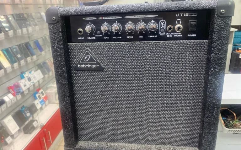 Комбоусилитель Behringer VT15CD