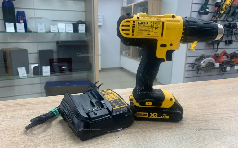 Дрель-шуруповерт DeWALT DCD771-KS