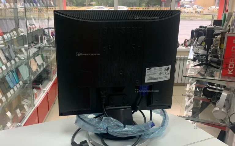 Монитор Samsung SyncMaster 710N