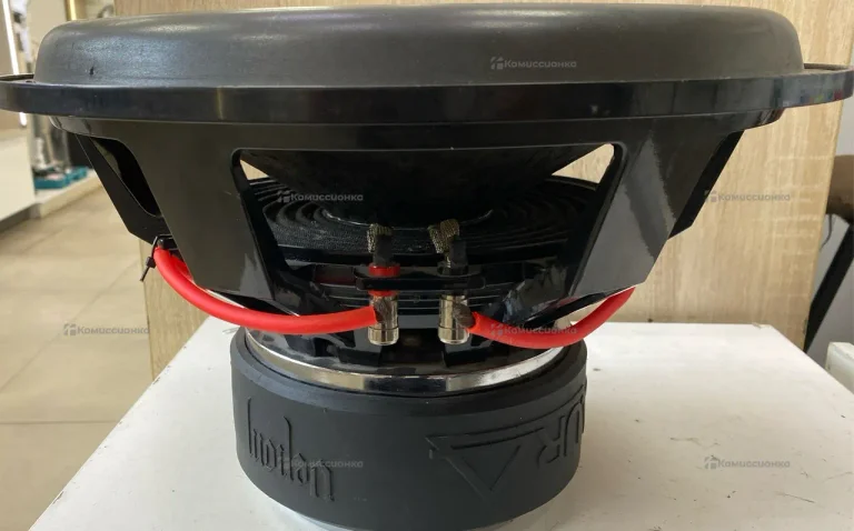Сабвуфер  Aura Venom 15 D2