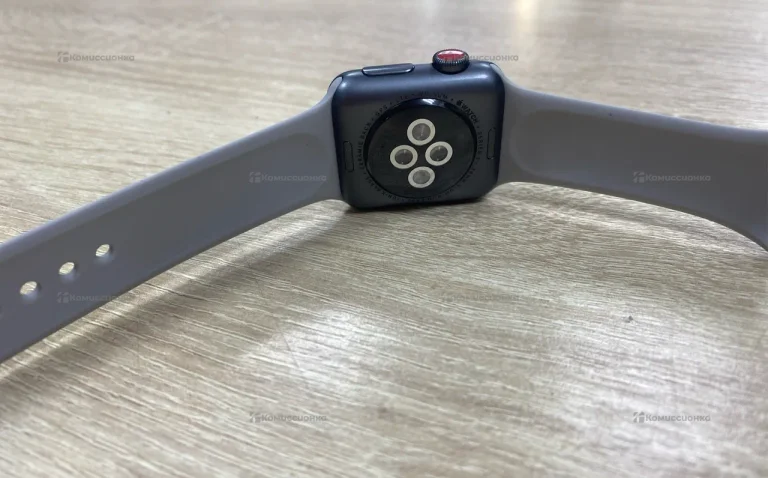 Часы  Apple Watch 3