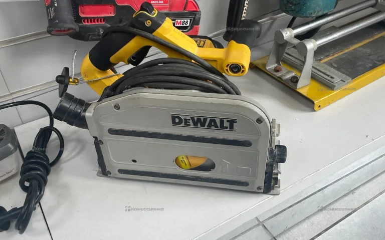 Пила дисковая DeWalt DWS520QS