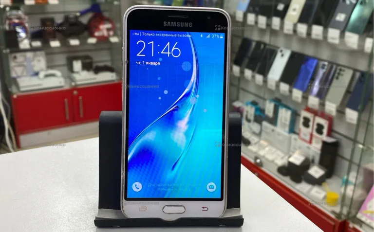 Samsung Galaxy J3 (2016) SM-J320F/DS 8Gb