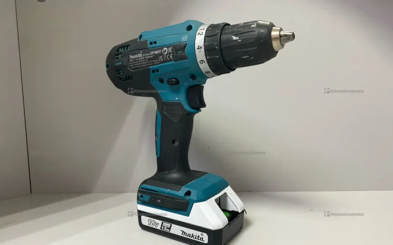 Аккумуляторная дрель-шуруповерт Makita DF488DWE