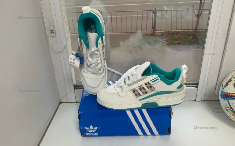 Кроссовки Adidas 43