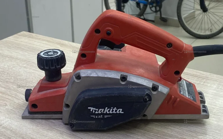 Сетевой электрорубанок Makita M1902