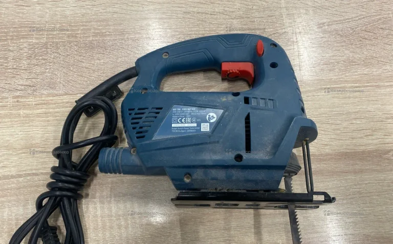 Электролобзик Bosch GST 700