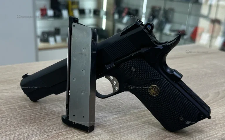 Страйкбольный пистолет Colt WE
