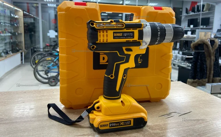 Дрель-шуруповерт Dewalt 21V