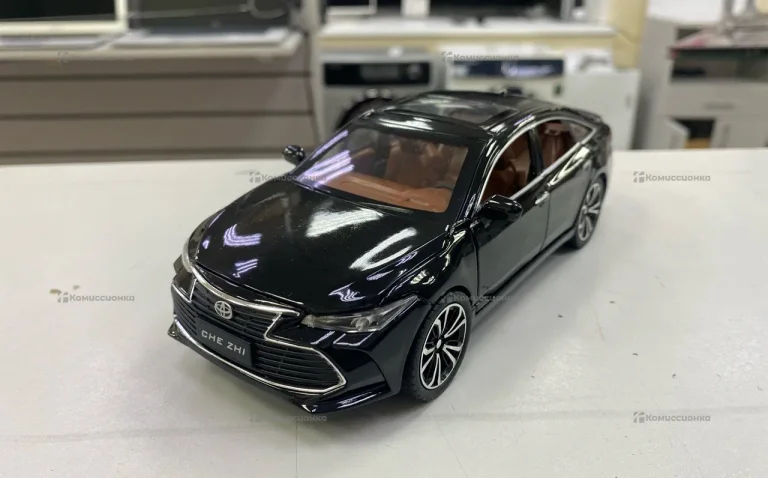 Металлическая инерционная машинка Toyota Camry VIII - 21 см (масштаб 1:24) свет звук