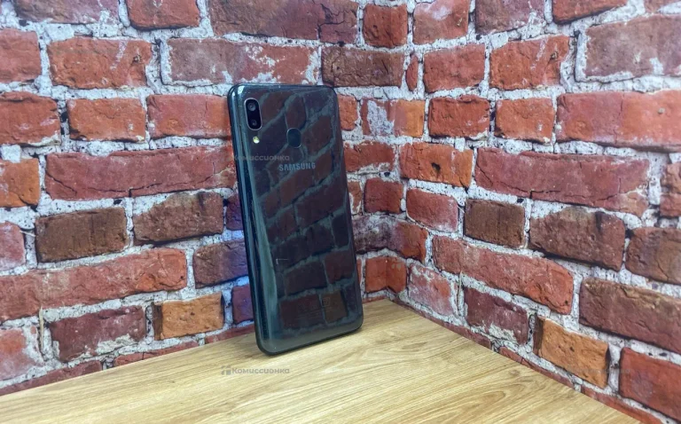 Samsung Galaxy A20 3/32 ГБ