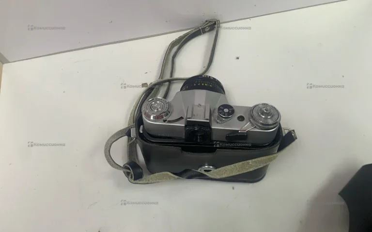 Фотоаппарат Зенит Е с объективом Helios 44-2