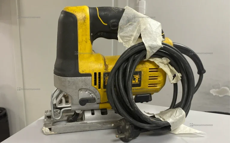 Электролобзик dewalt DW349B-KS