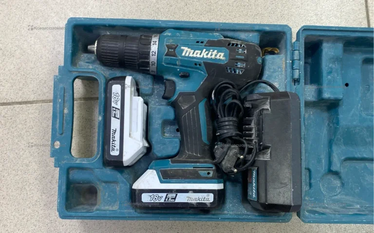 Аккумуляторная дрель-шуруповерт Makita DF488DWE