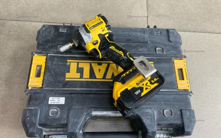 Набор DEWALT Ленточный шуруповерт DCF620+шурупове