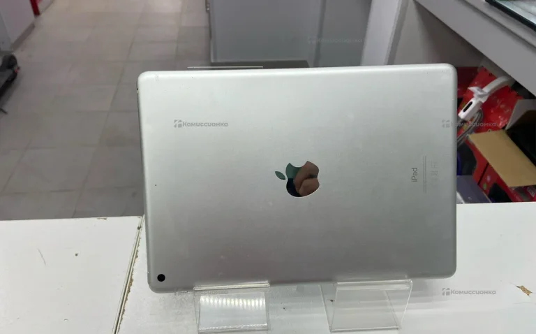 Планшет Apple iPad 8 поколения 32 ГБ
