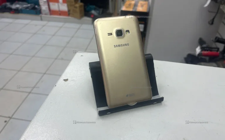 Samsung Galaxy J1 (2016) 1/8 ГБ