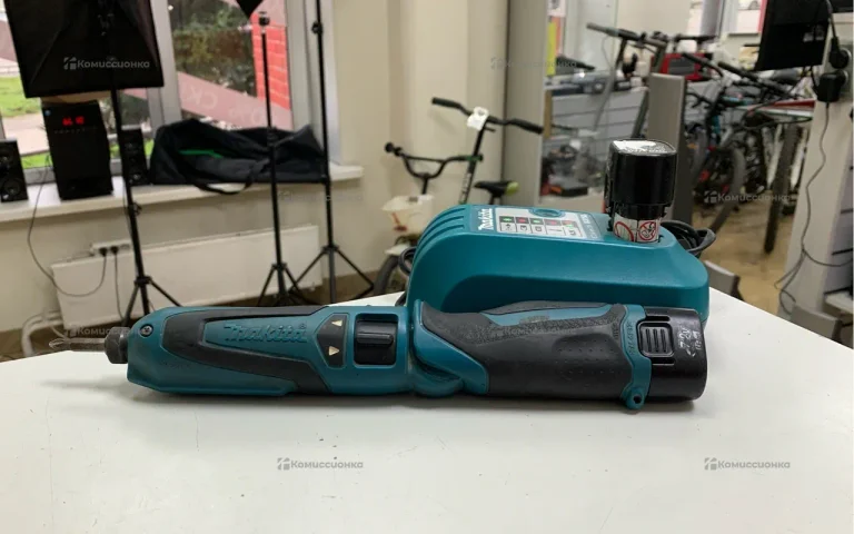 Аккумуляторная отвертка makita TD021DSE