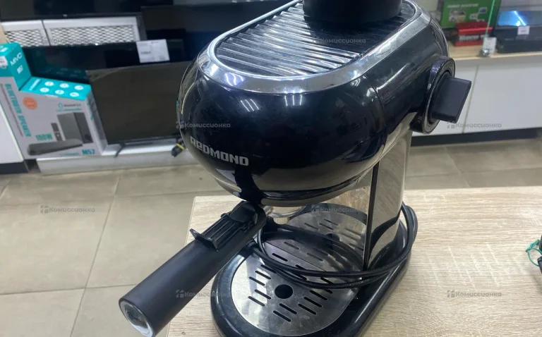 Кофеварка Redmond RCM-1521