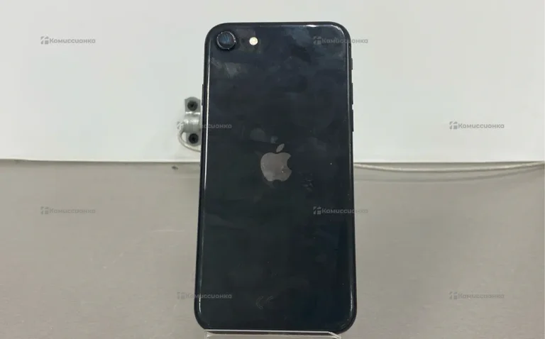 Apple iPhone SE (2020) 3/64 ГБ