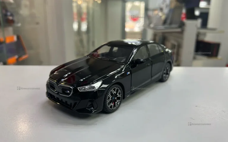 Металлическая модель автомобиля BMW M5 Competition масштаб 1:24