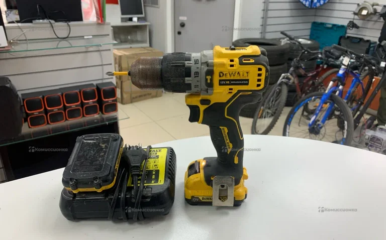 Аккумуляторная ударная дрель-шуруповерт DeWALT DCD