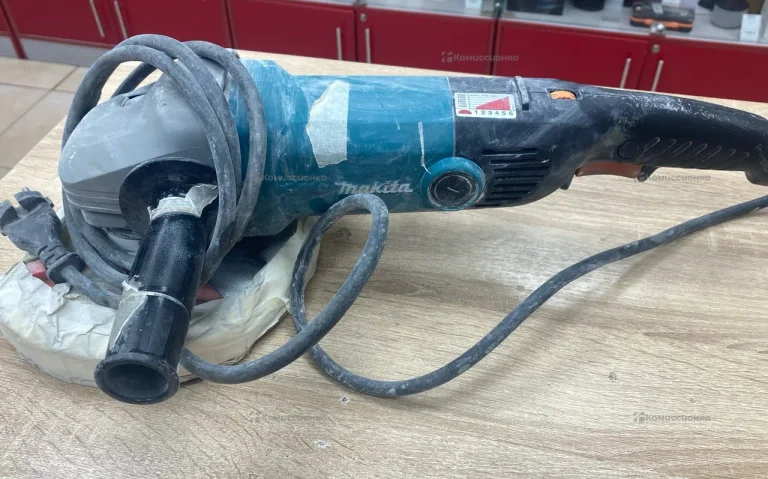 Ушм Makita SA7000C