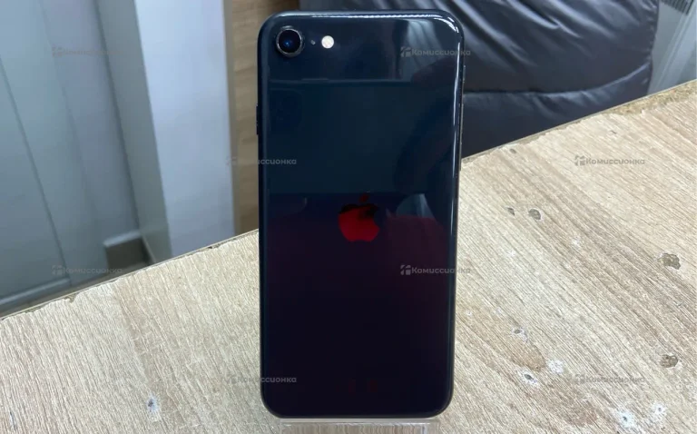 Apple iPhone SE (2020) 3/64 ГБ