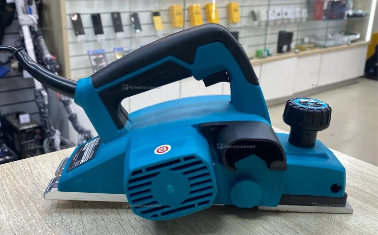 Рубанок Makita KP0800