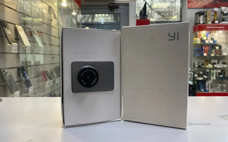 Видеорегистратор  YI