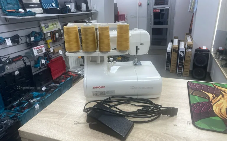 Швейная машина  JANOME CoverPro II
