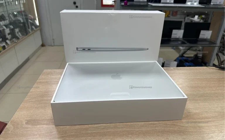 Ноутбук Apple MacBook Air 13 2020 M1 8/256 ГБ