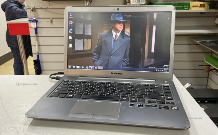Ноутбук  Samsung 530U3C