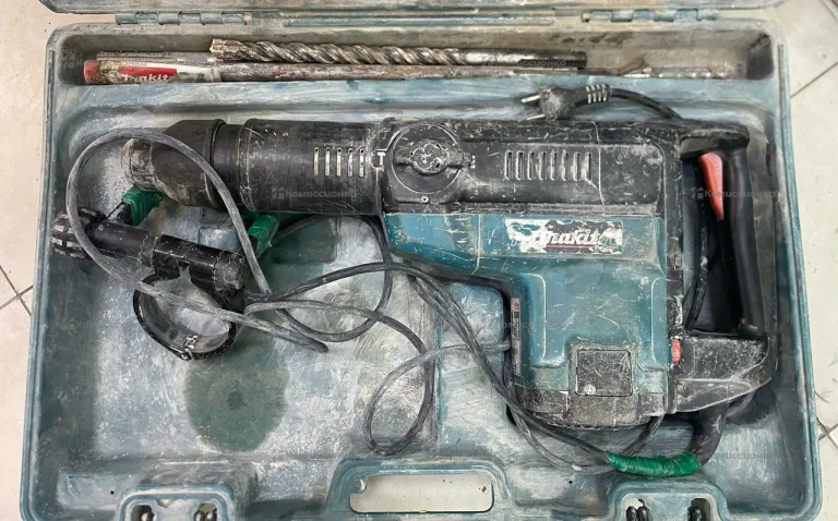 Перфоратор makita HR5001C