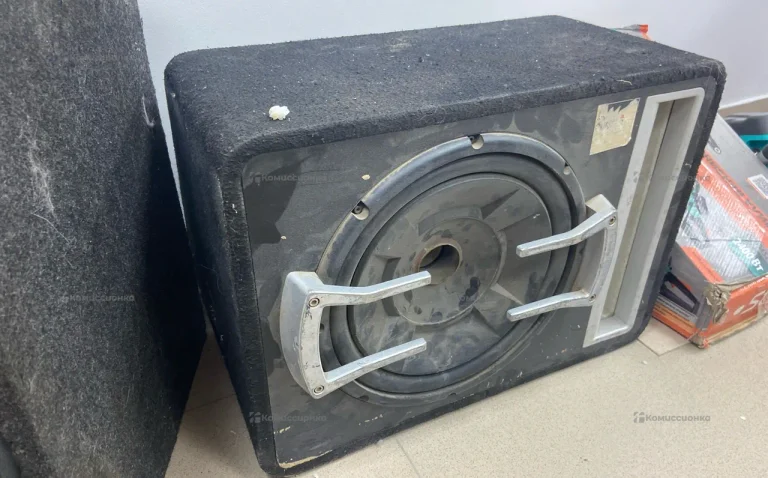 Сабвуфер  JBL