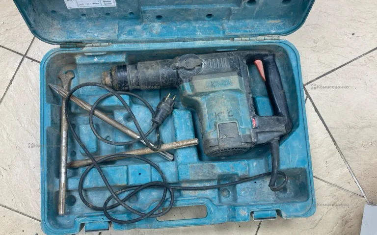 отбойник Makita.