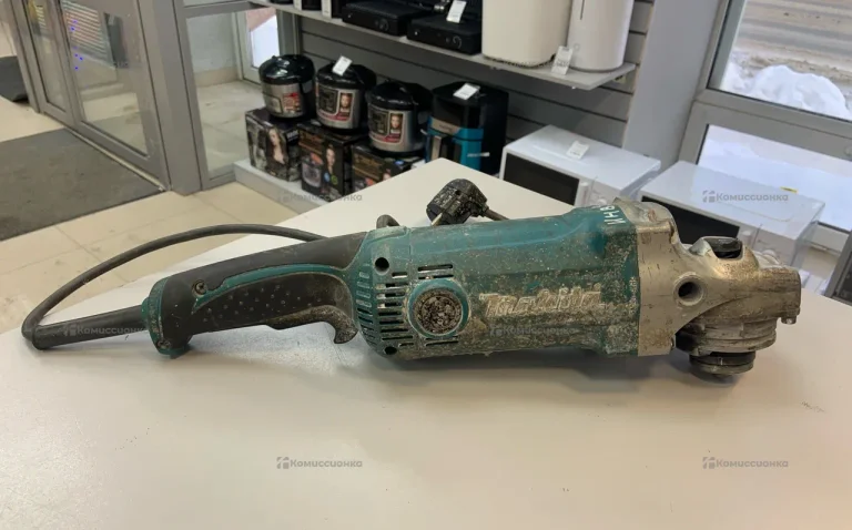 MAKITA GA7050