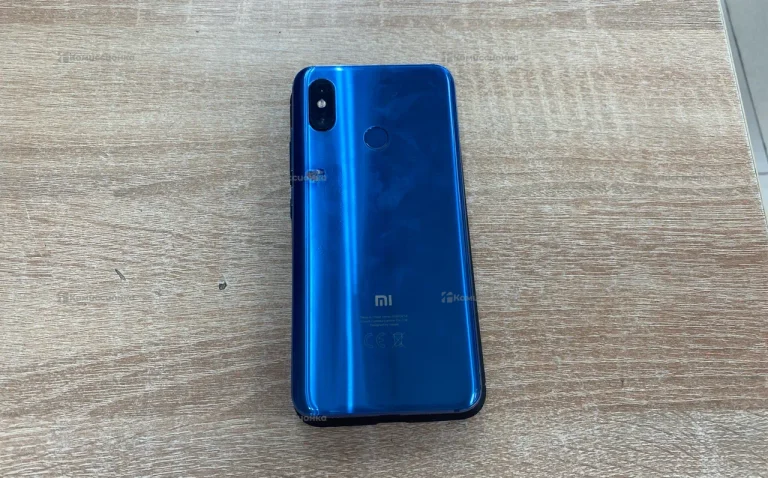 Xiaomi Mi 8 6/64 ГБ